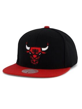 NEW Chicago Bulls Black & Red Snapback Hat
